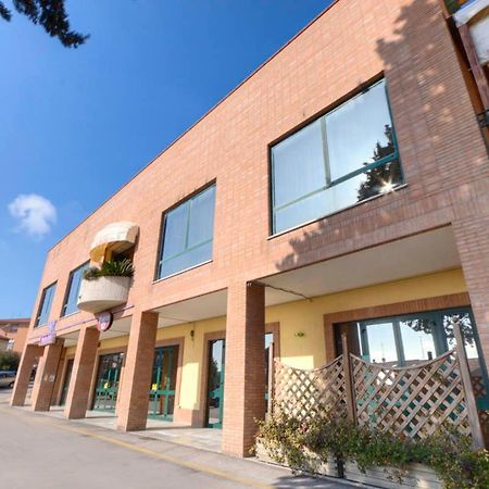 Hotel Ristorante Da Tonino Recanati Exterior photo