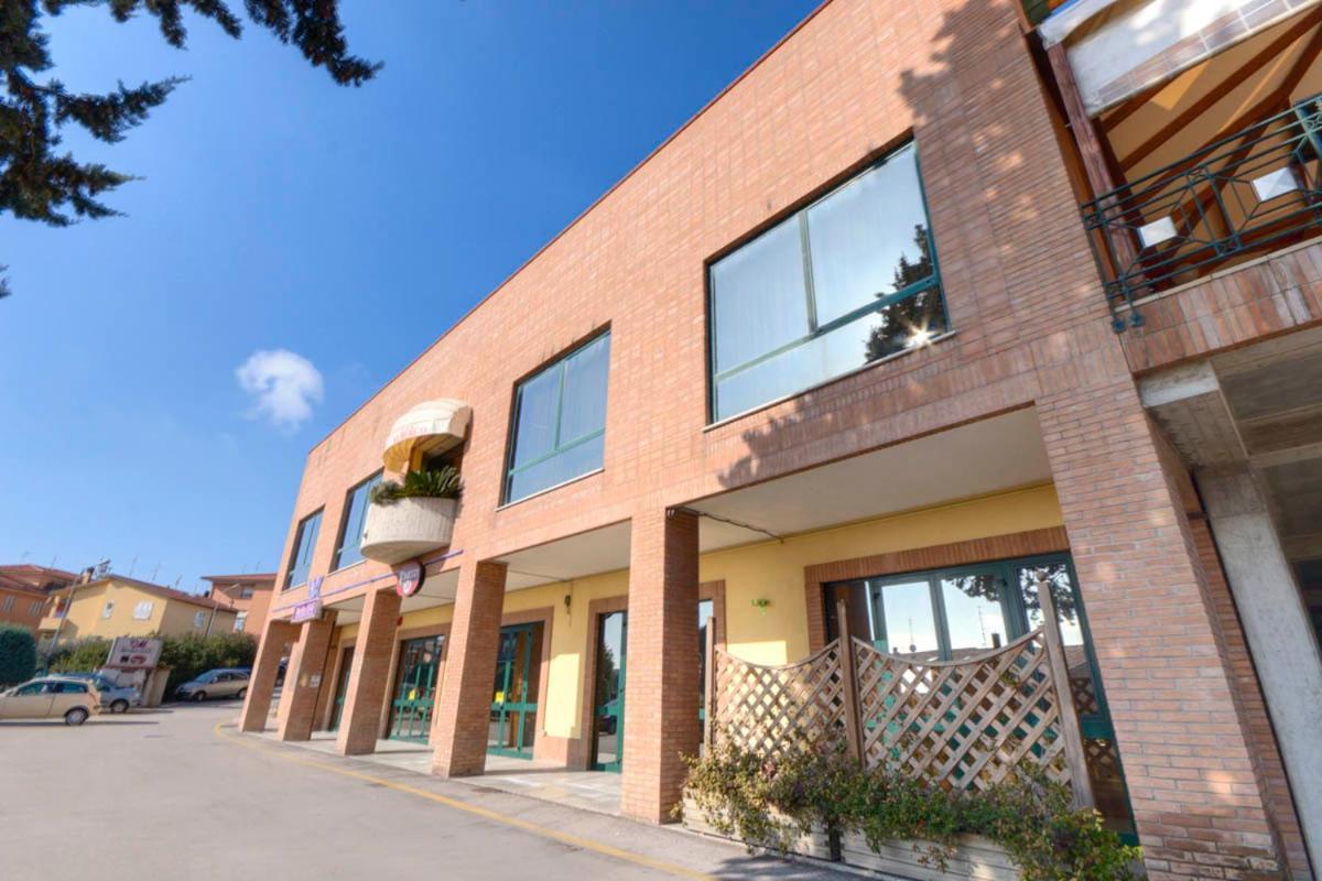 Hotel Ristorante Da Tonino Recanati Exterior photo