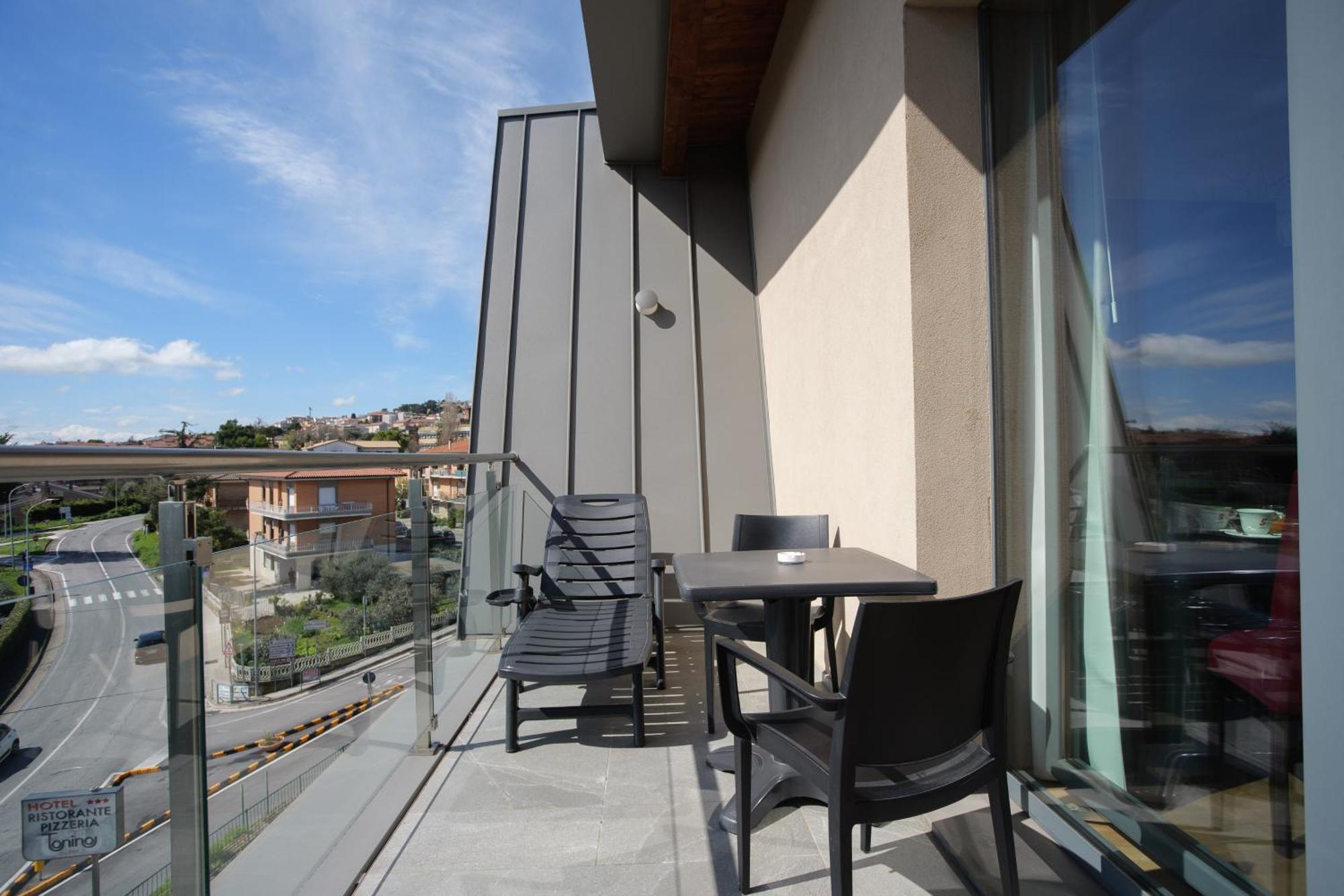 Hotel Ristorante Da Tonino Recanati Exterior photo