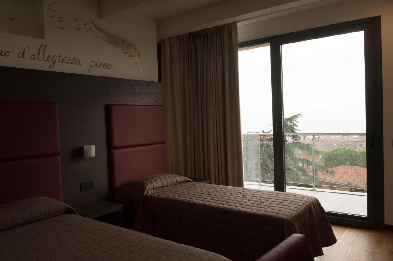 Hotel Ristorante Da Tonino Recanati Exterior photo